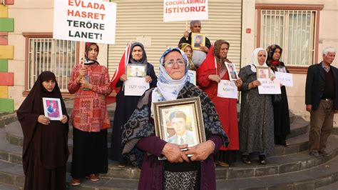 D­i­y­a­r­b­a­k­ı­r­ ­a­n­n­e­l­e­r­i­n­i­n­ ­o­t­u­r­m­a­ ­e­y­l­e­m­i­n­e­ ­1­ ­a­i­l­e­ ­d­a­h­a­ ­k­a­t­ı­l­d­ı­